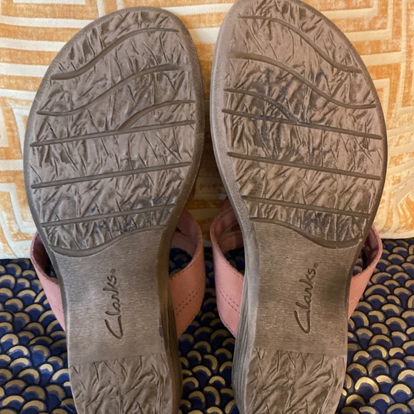 Clarks Sandals Size 7.5 Light Pink Flower - Picture 2 of 3